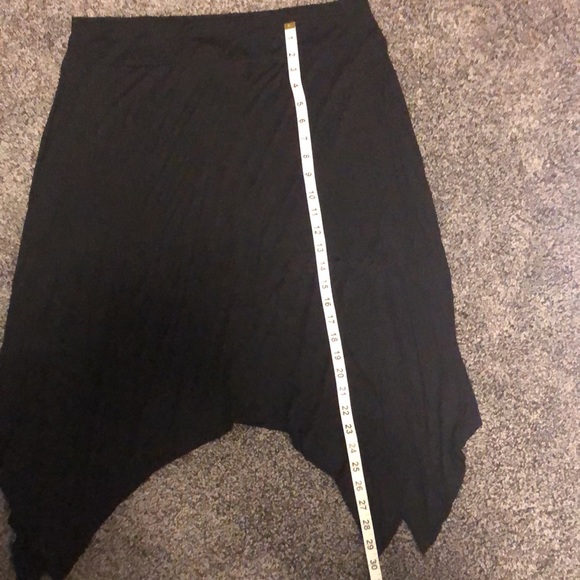 Black asymmetrical size L skirt - Picture 4 of 5